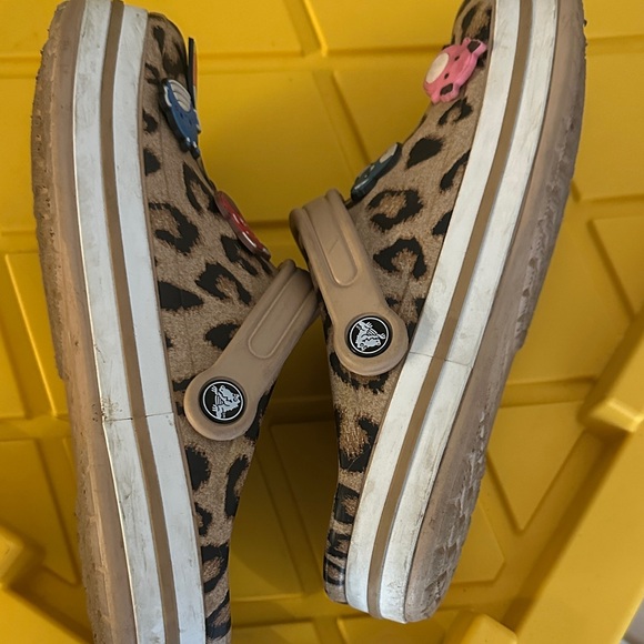 CROCS Leopard Print Clogs with Fun Charms - Picture 4 of 7